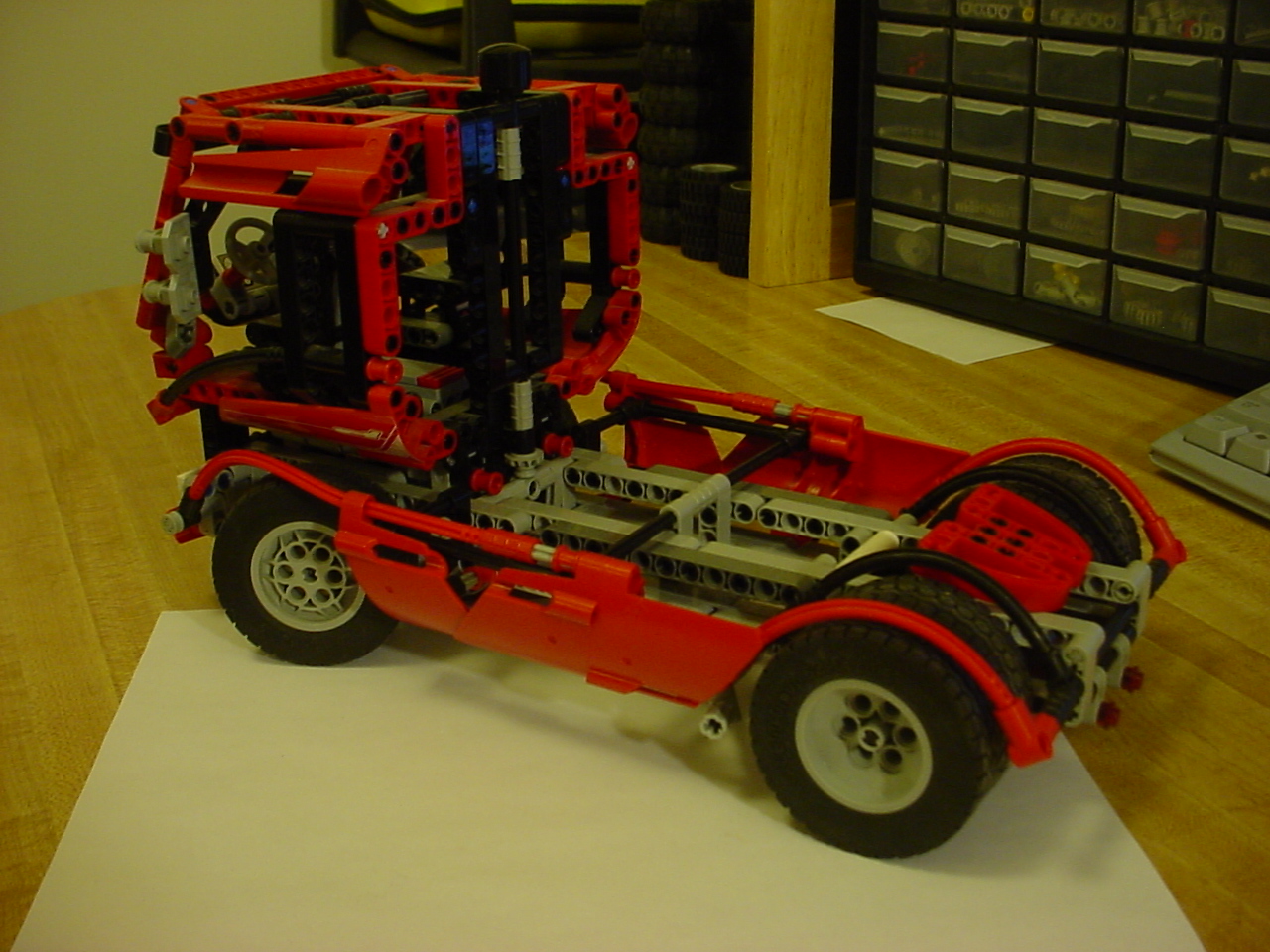 european_style_race_truck__semi_tractor3.jpg
