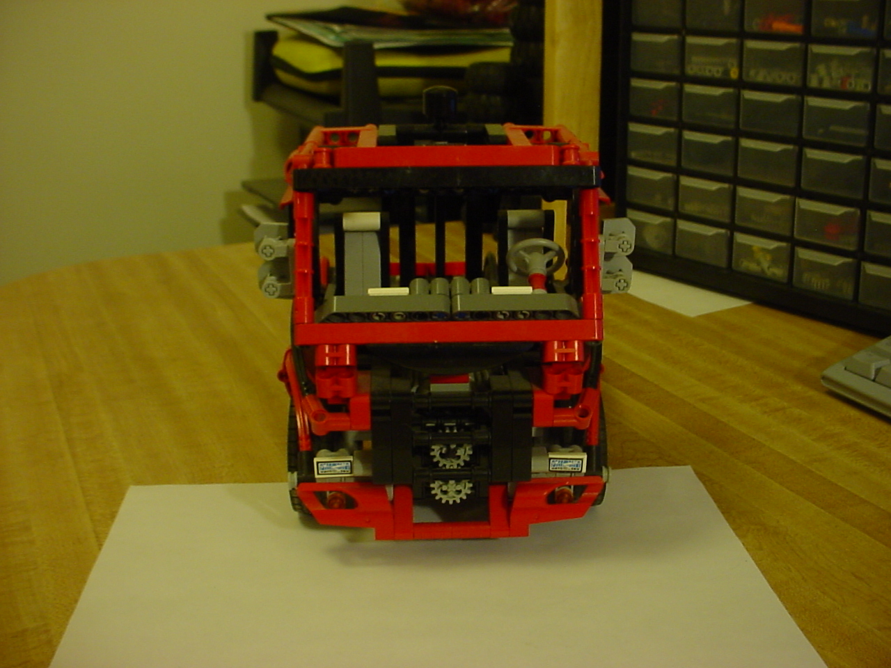 european_style_race_truck__semi_tractor4.jpg