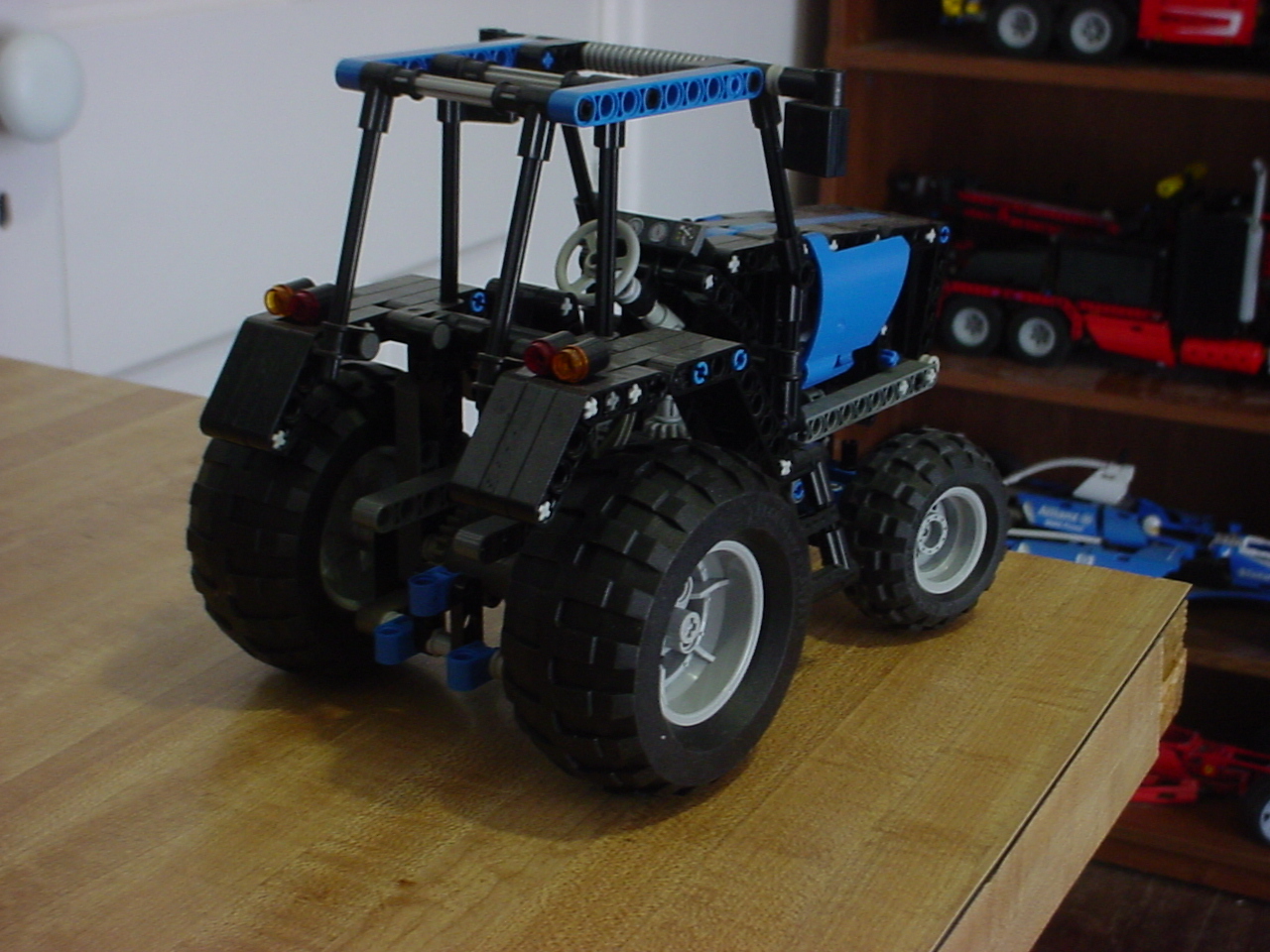 blue_tractor2.jpg