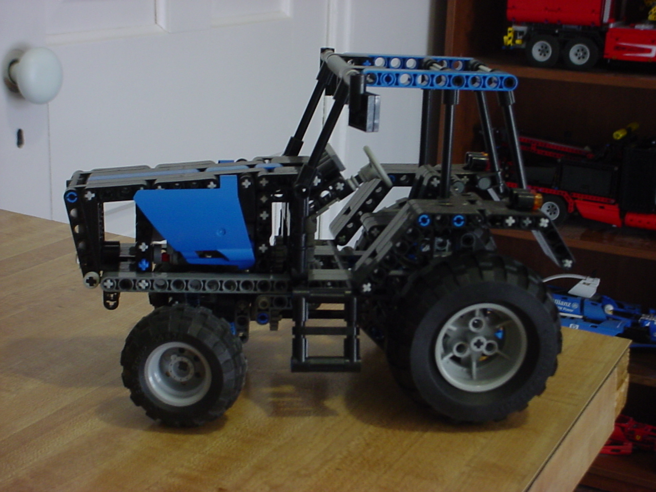 blue_tractor_3.jpg