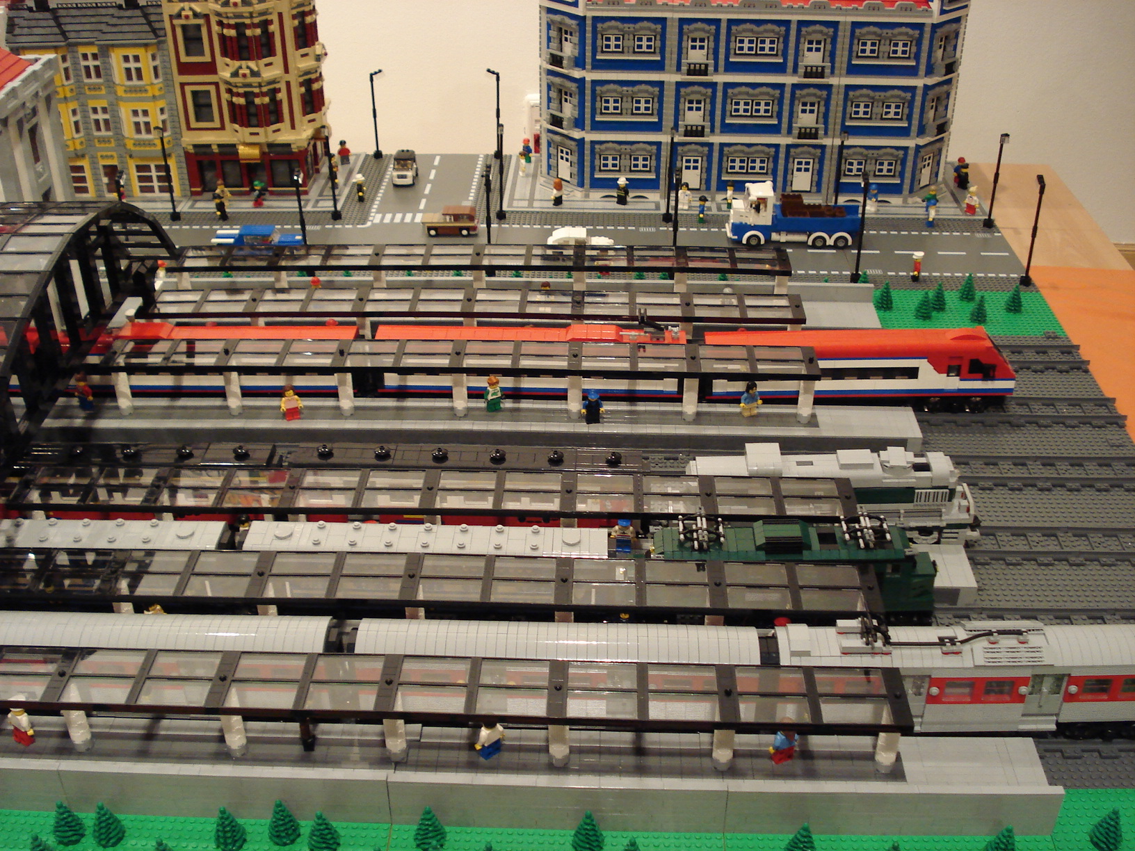 478-trains.jpg