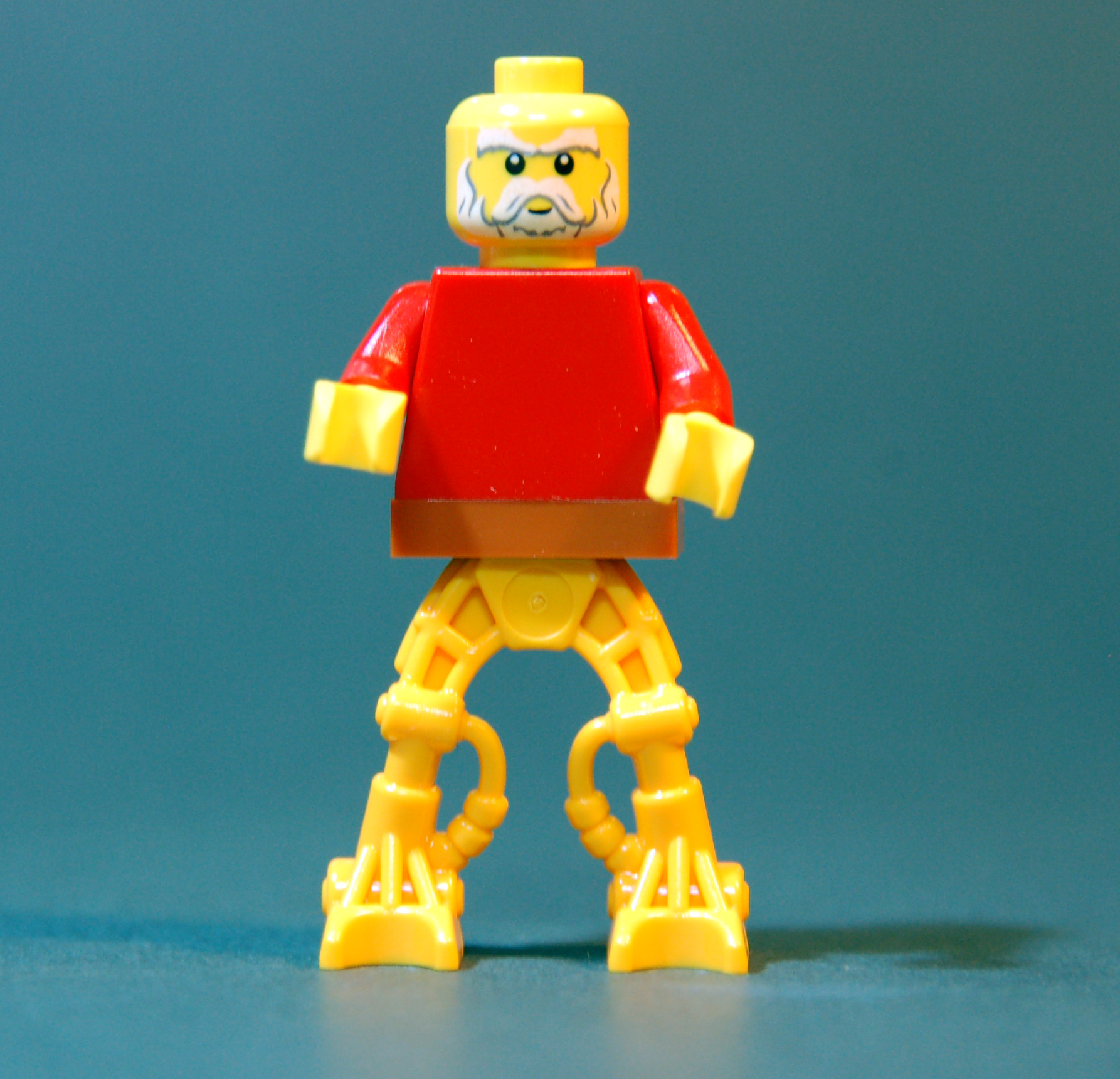 minifigwithbioniclelegs2.jpg