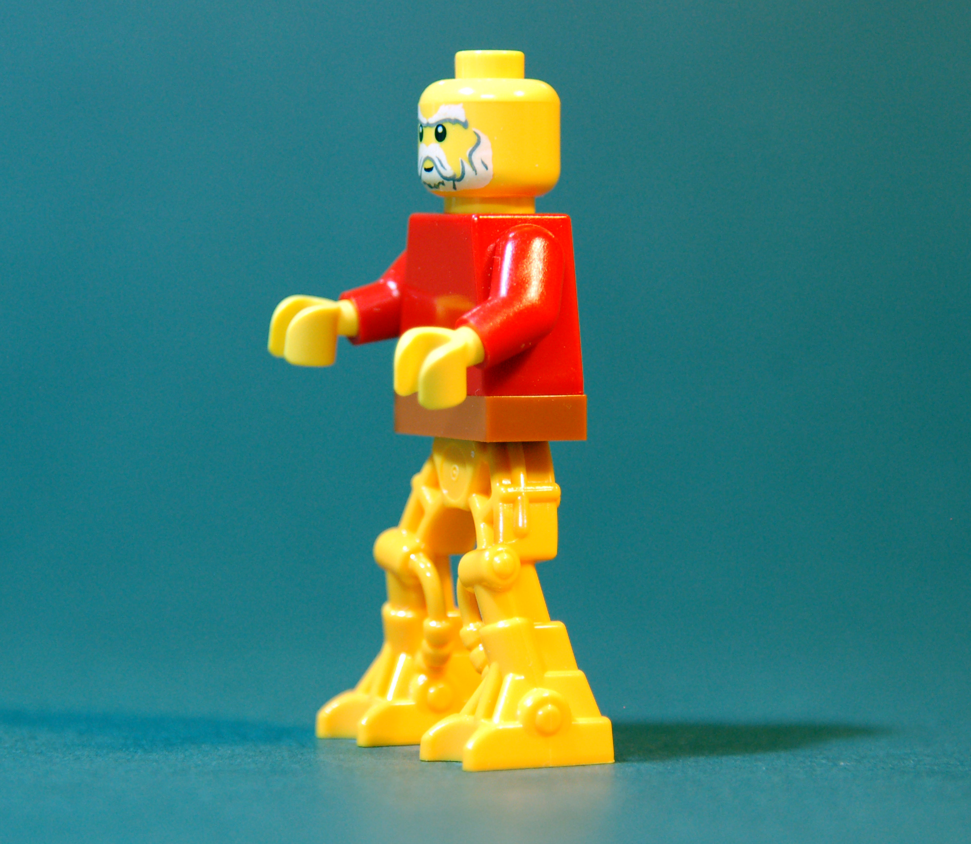 minifigwithbioniclelegs3.jpg
