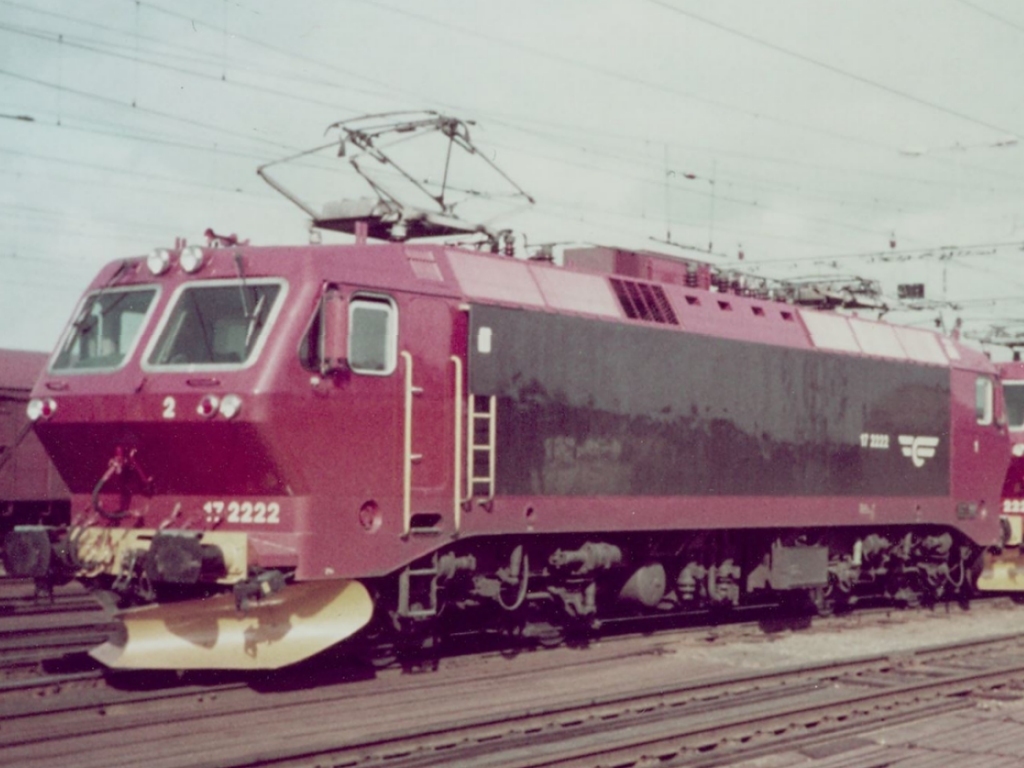 el17-002.jpg