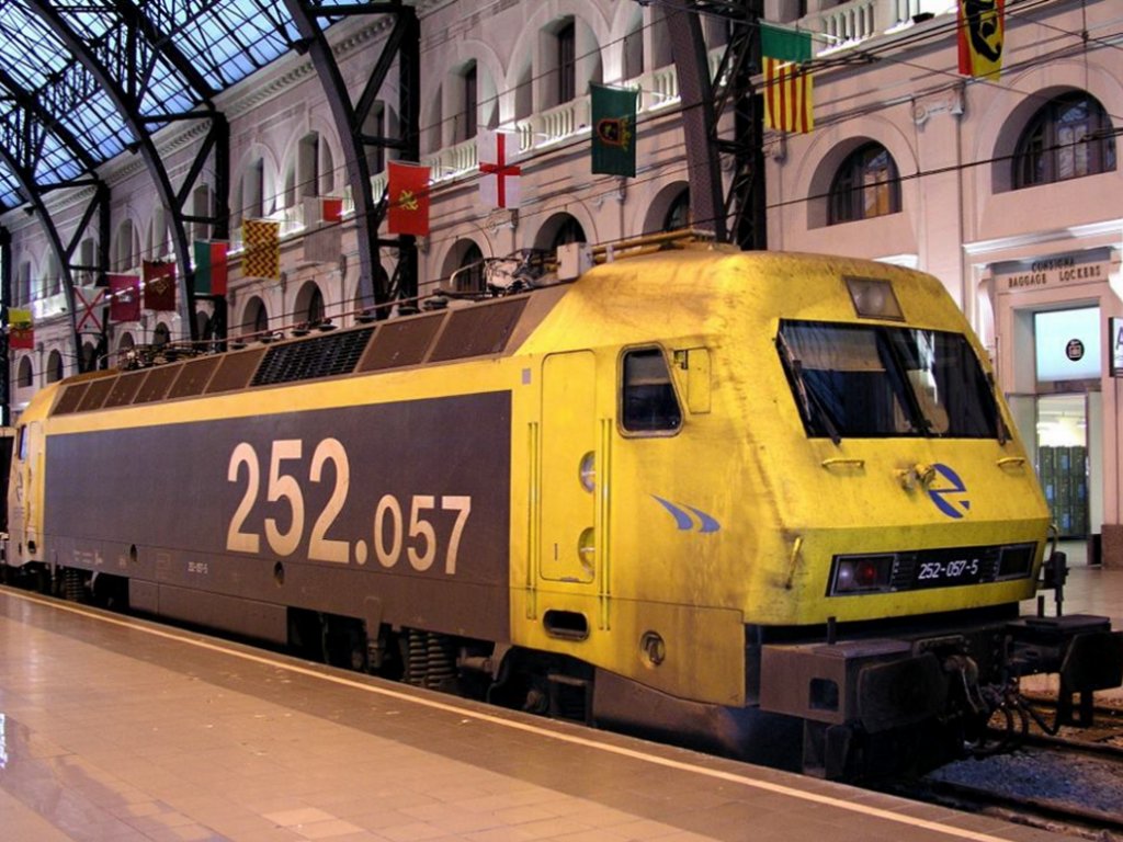 renfe252-002.jpg