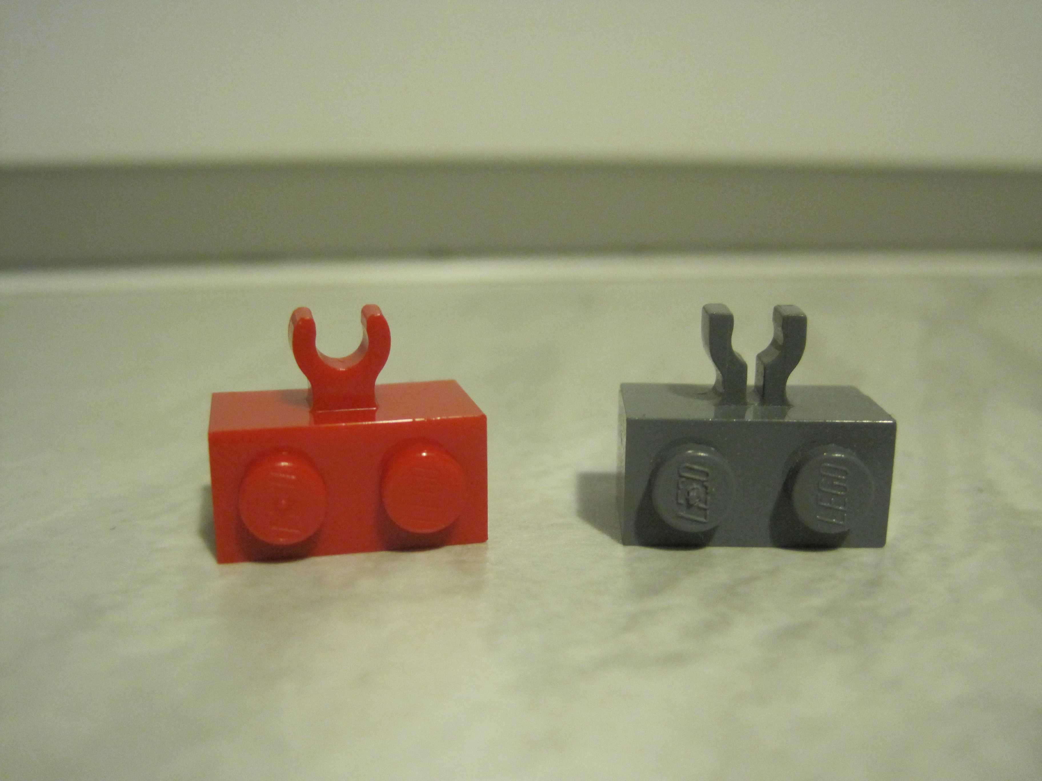 new_1_by_2_brick_with_clip.jpg