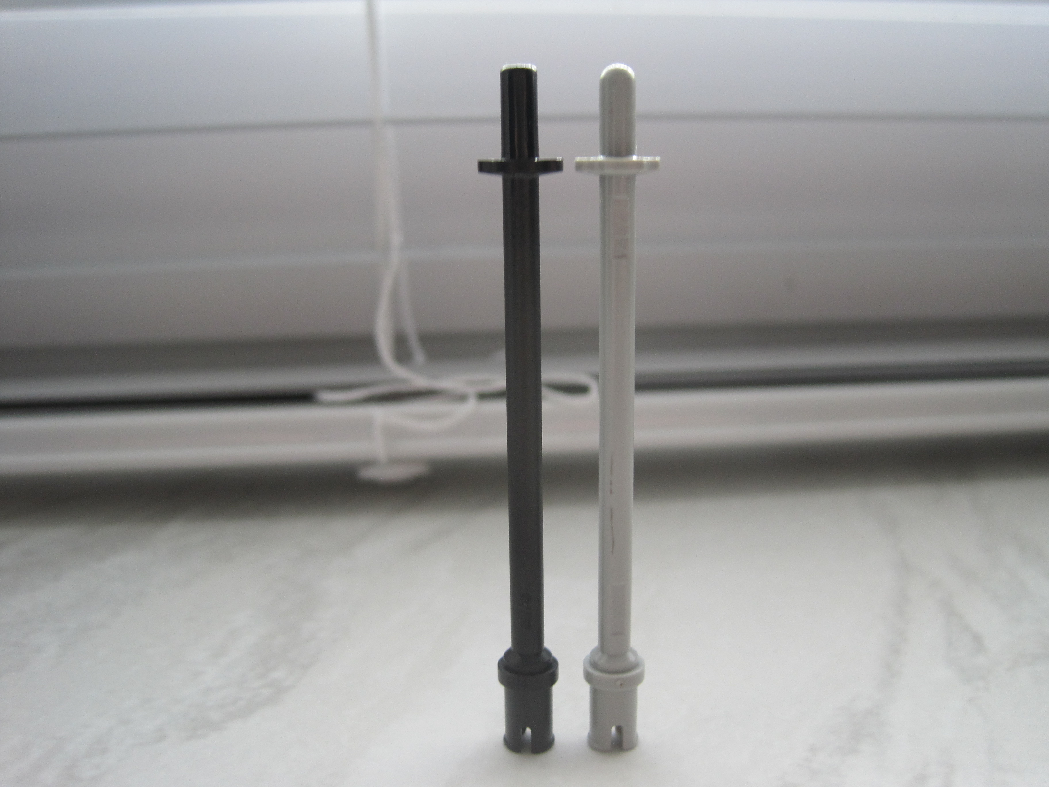new_technic_figure_ski_stick.jpg