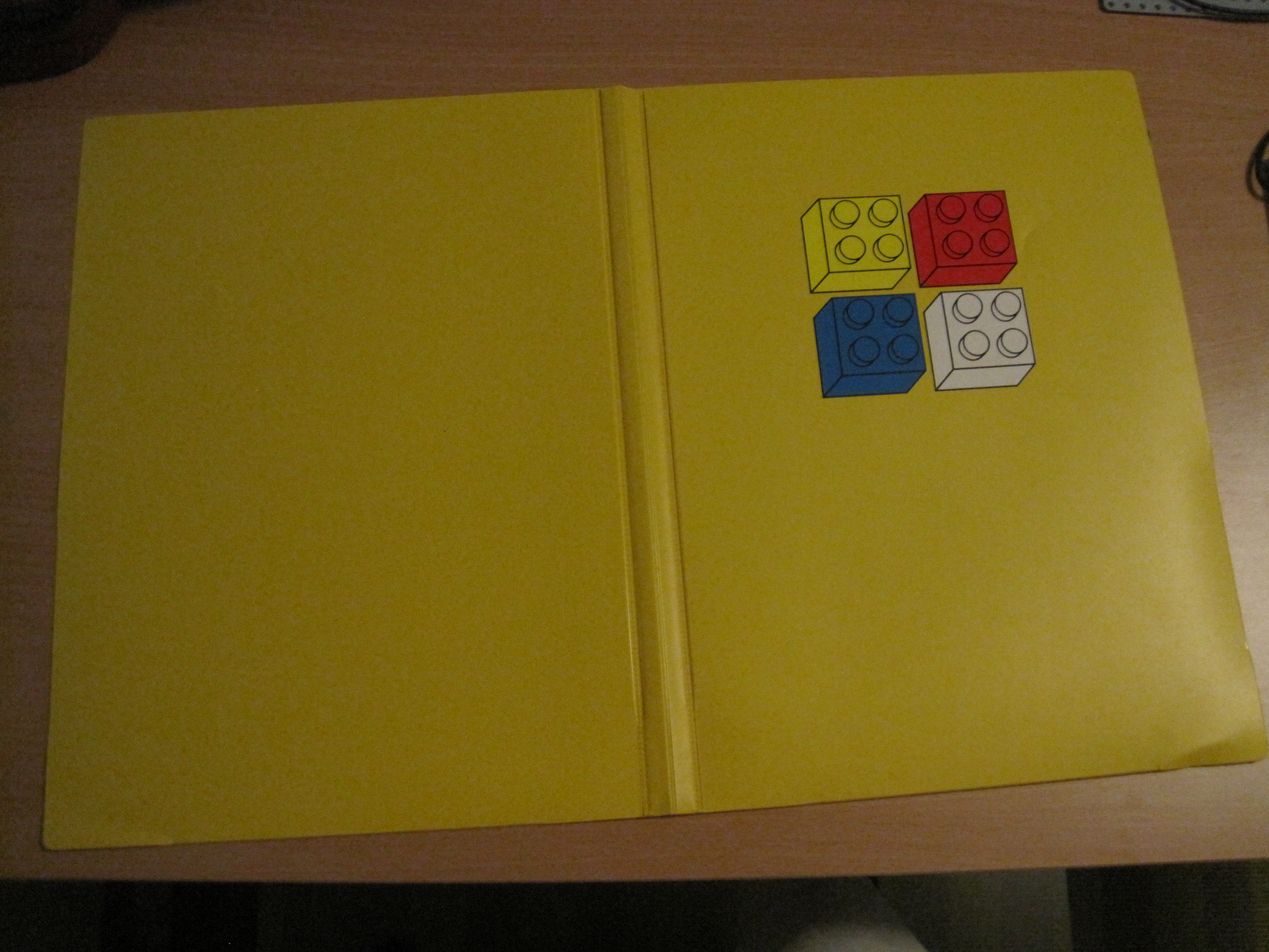yellowfolder_039.jpg