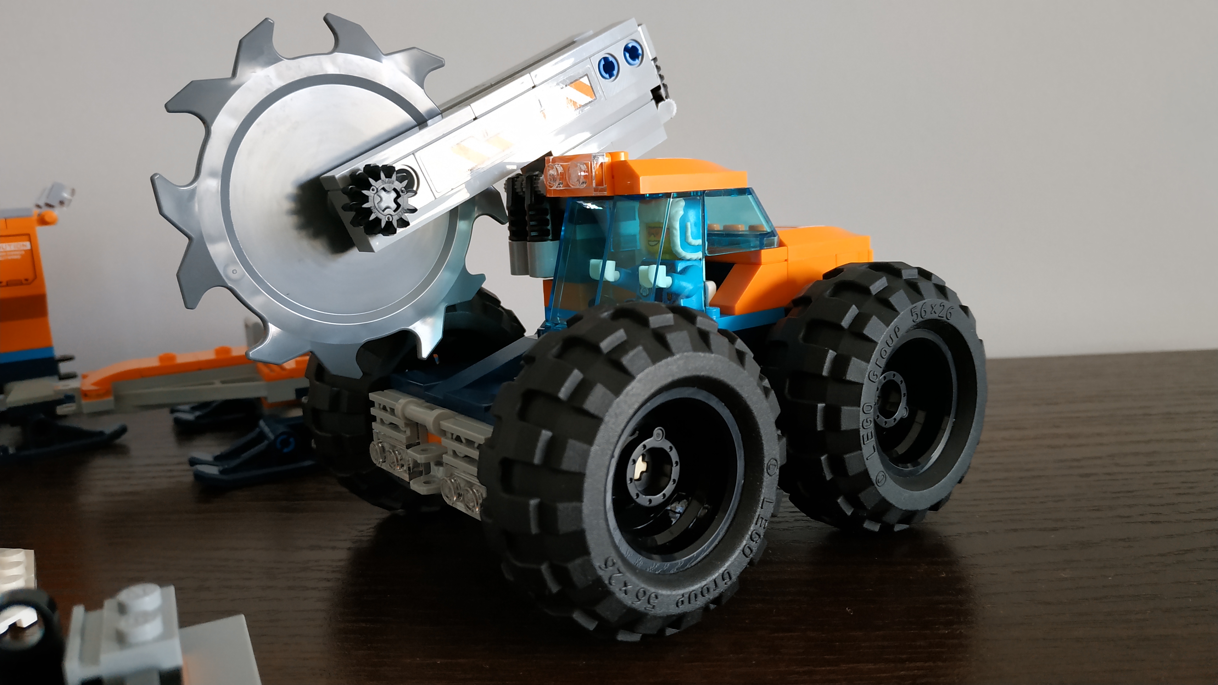 60195_04.jpg