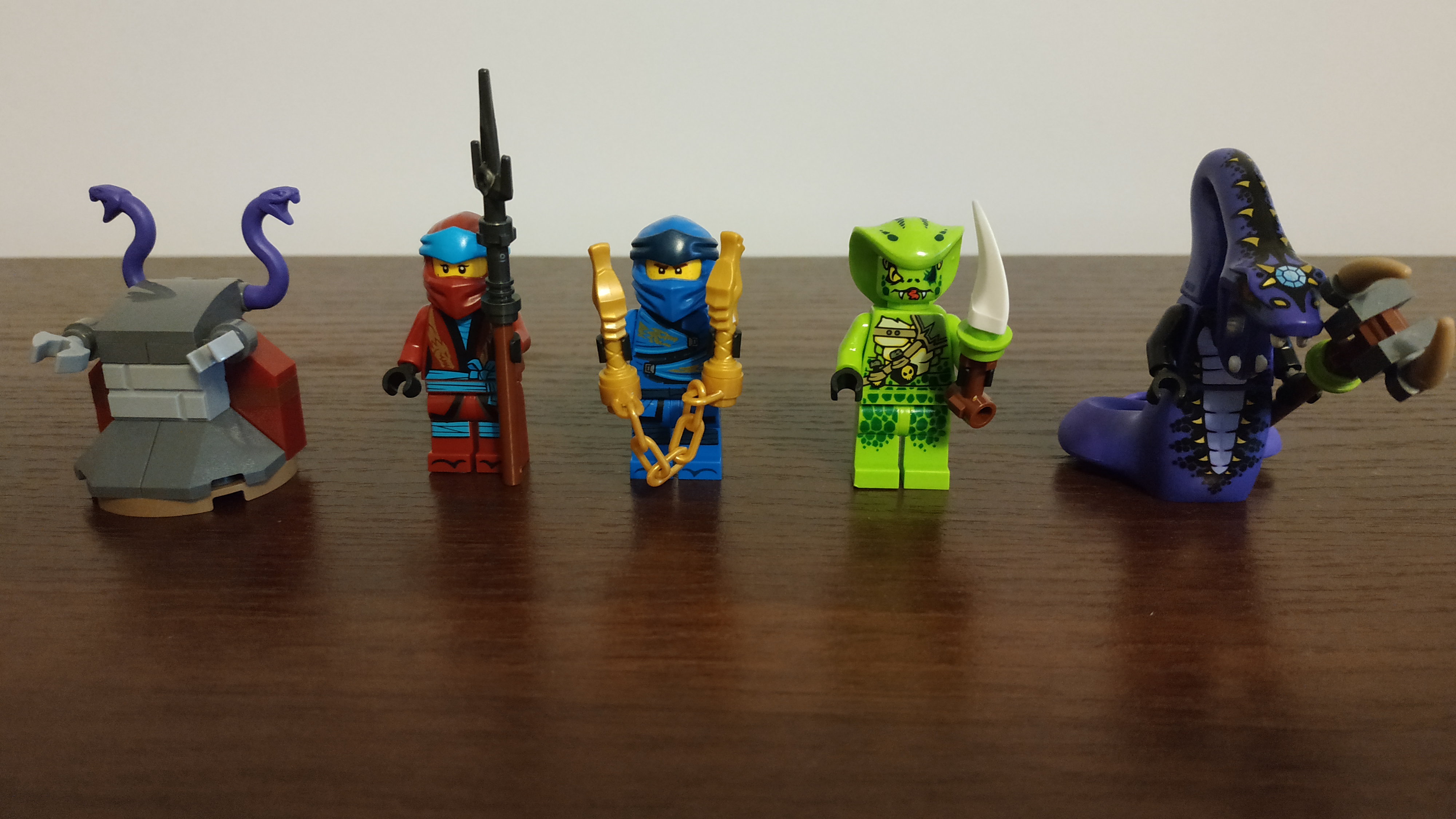 70668_figurki_01.jpg