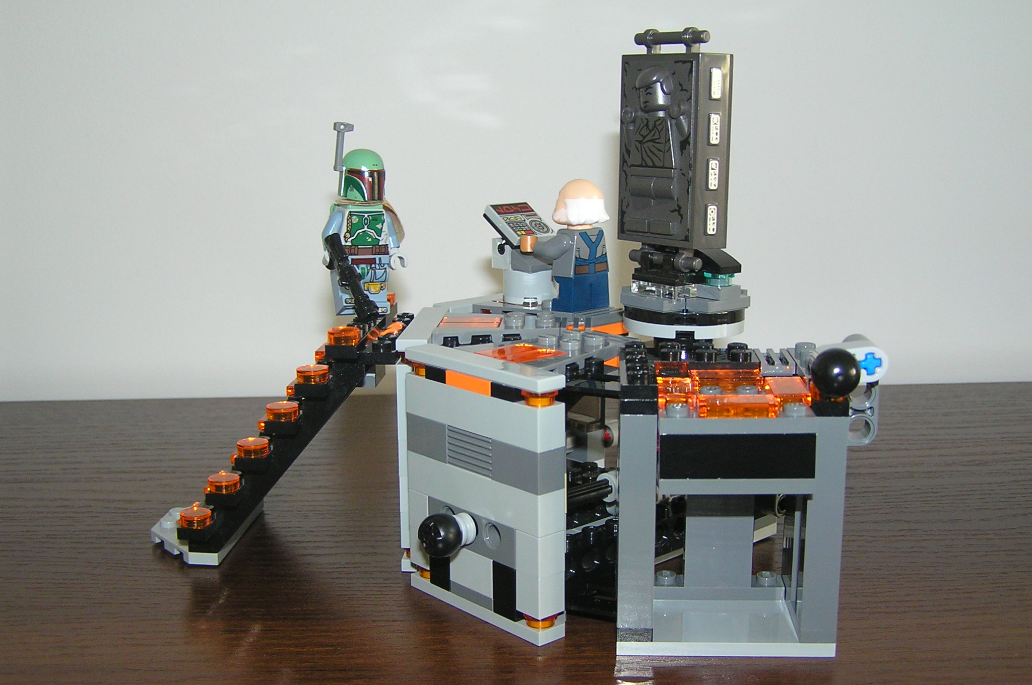 75137_02.jpg