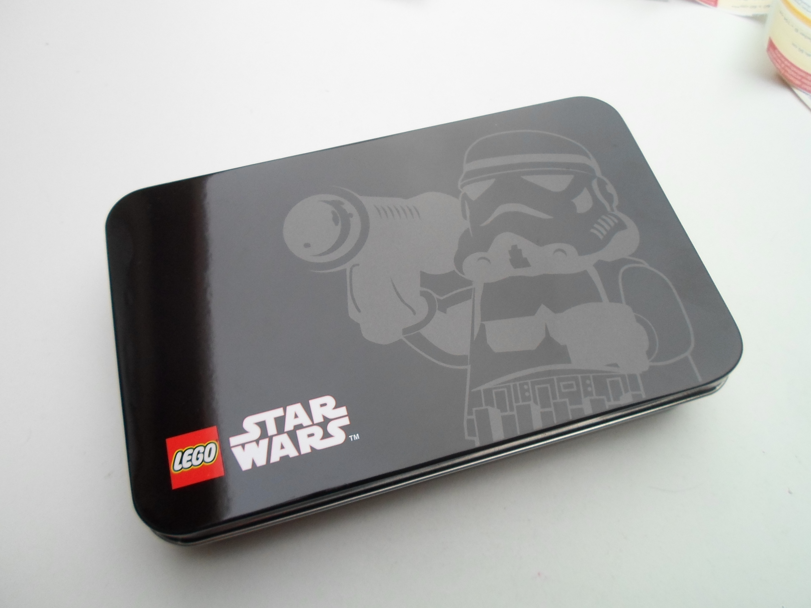 star_wars_stormtrooper_steelbox_1.jpg