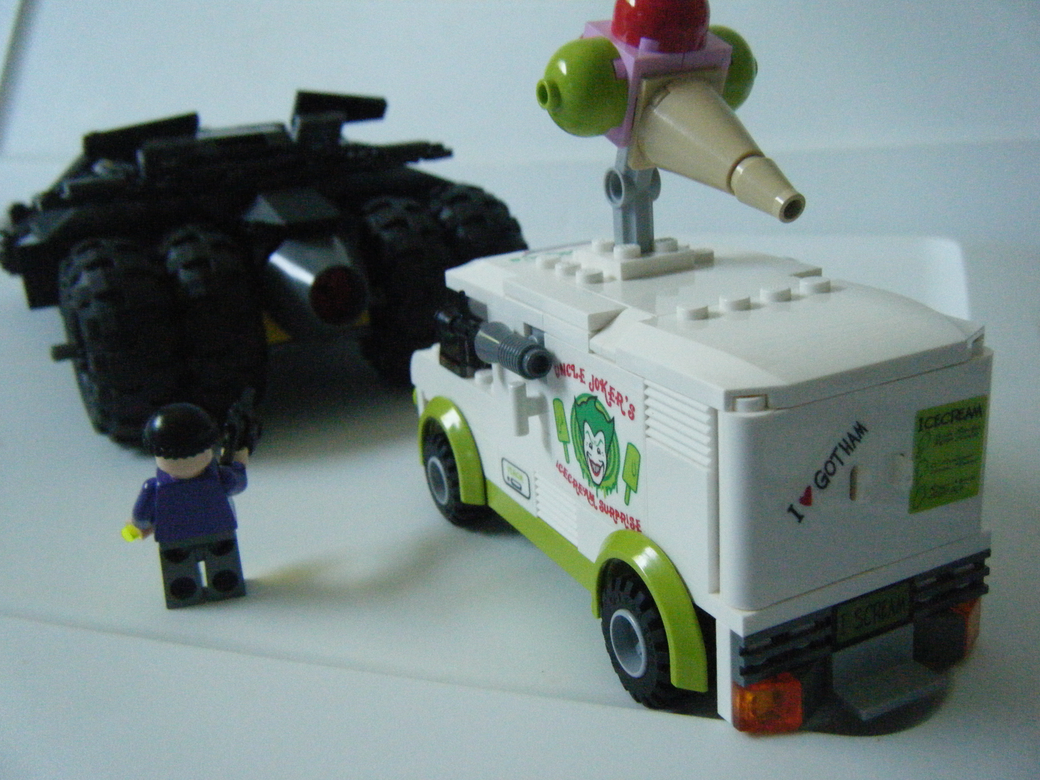 lego_tumbler_jokers_ice_cream_truck_010.jpg