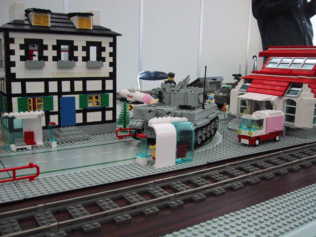 tank_in_city01tz.jpg