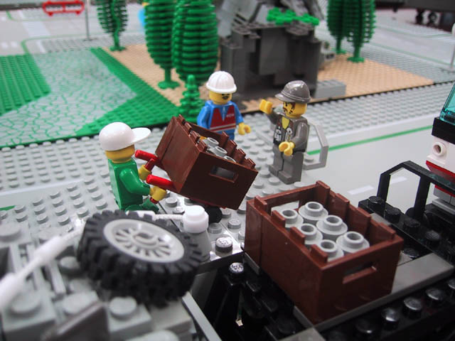 trainstaff03tz.jpg