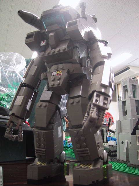 poweredsuit01tz.jpg