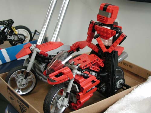yamazaki-robo01miz.jpg