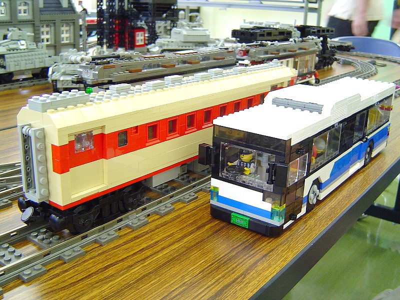 ayucow_train06.jpg