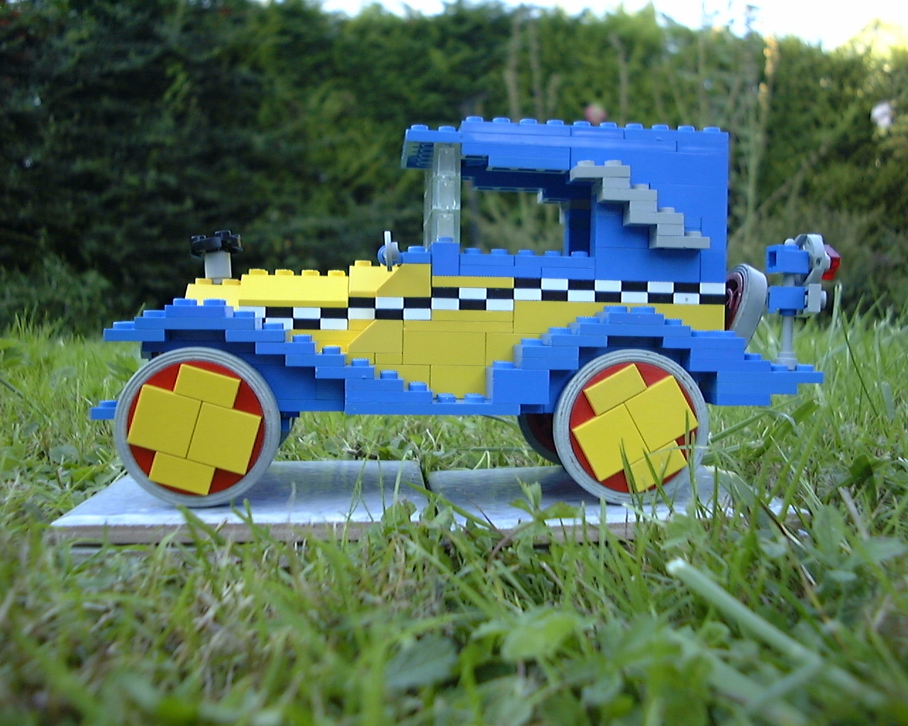 voiture_gaston_profil.jpg