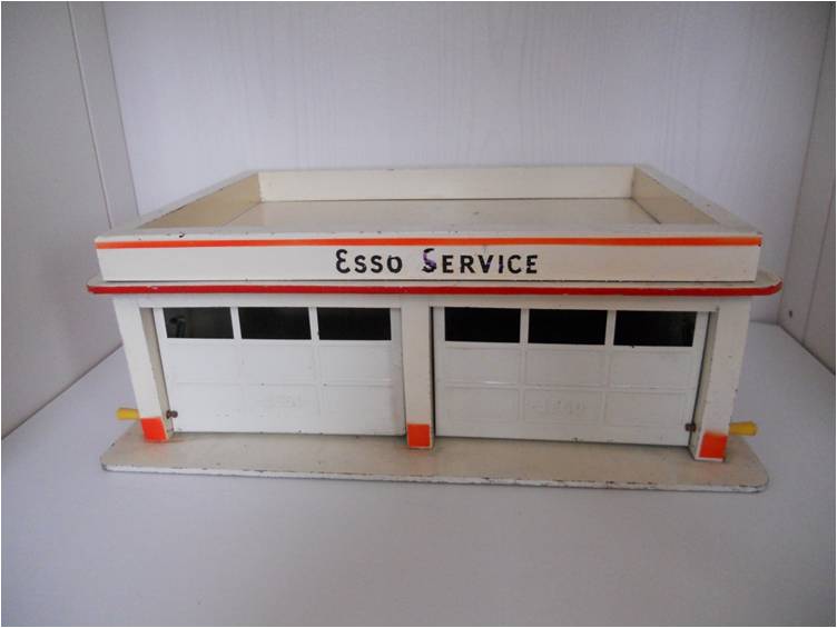 wooden_esso_service_001.jpg