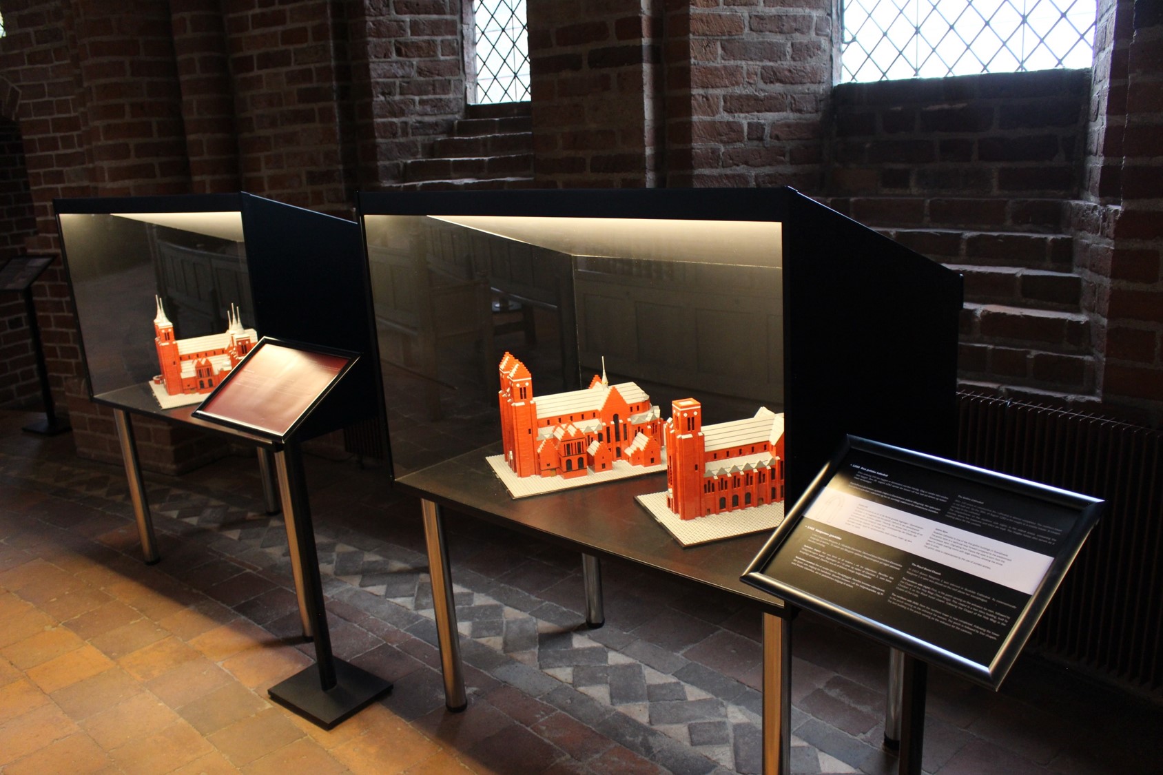 udstilling_i_roskilde_domkirke_02.jpg