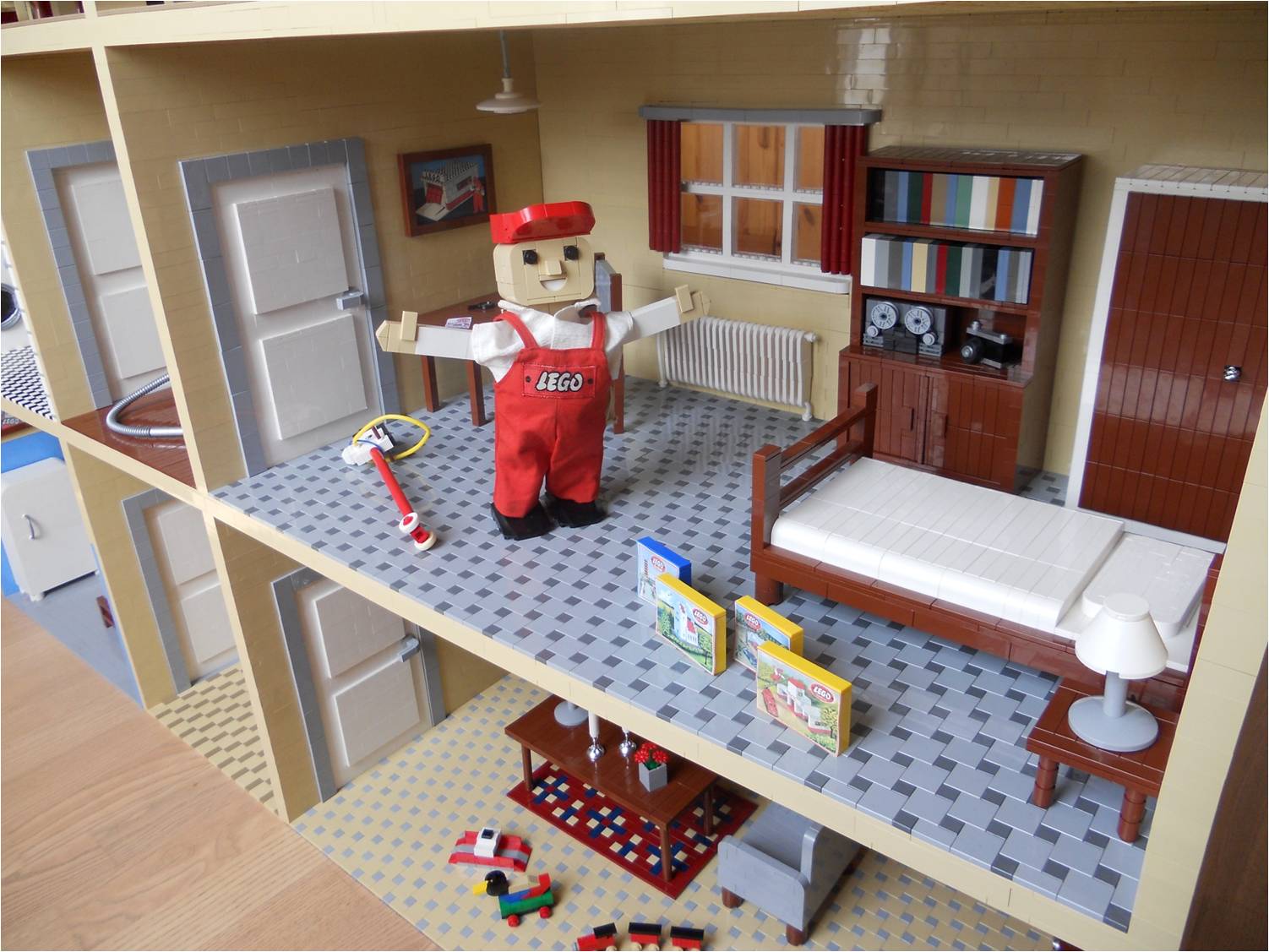 lego_mascot_home_110.jpg