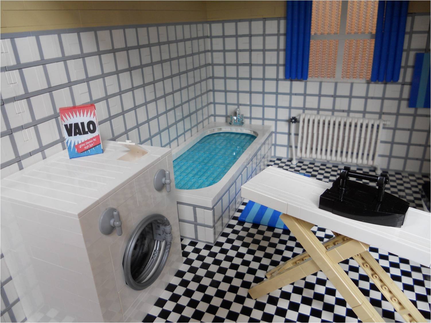 lego_mascot_home_180.jpg