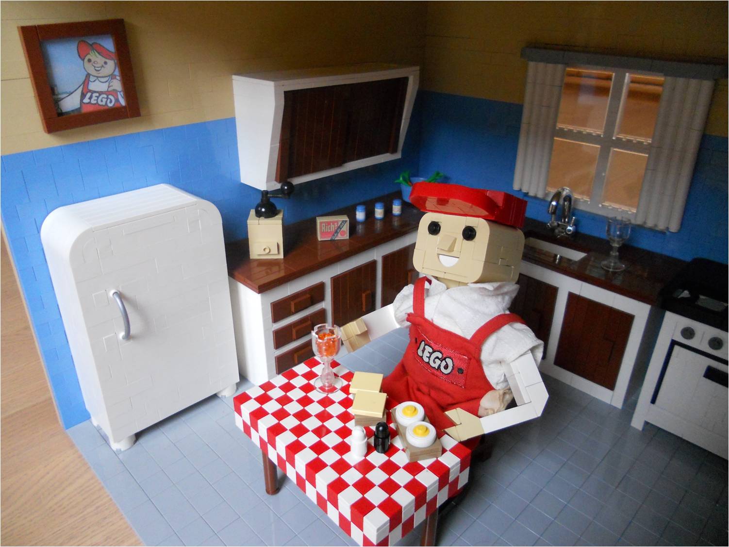 lego_mascot_home_240.jpg