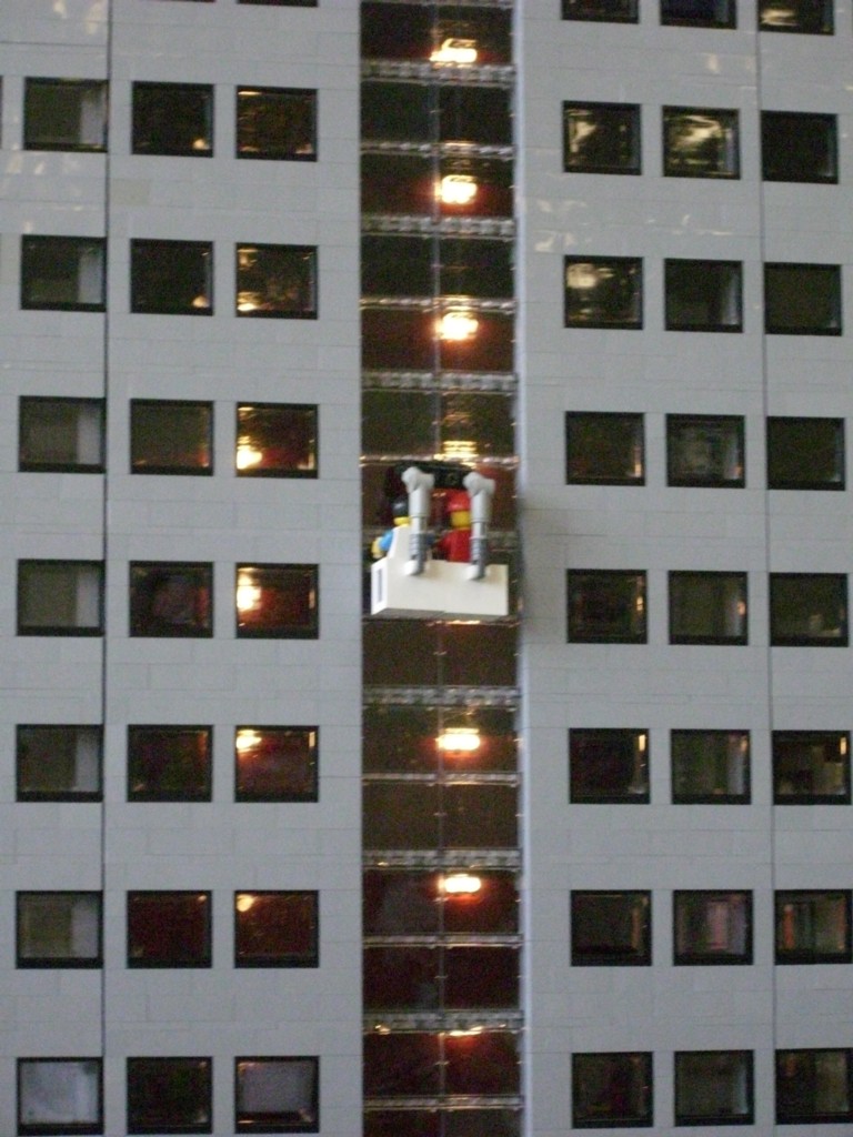 flo-tower-window-cleaner.jpg