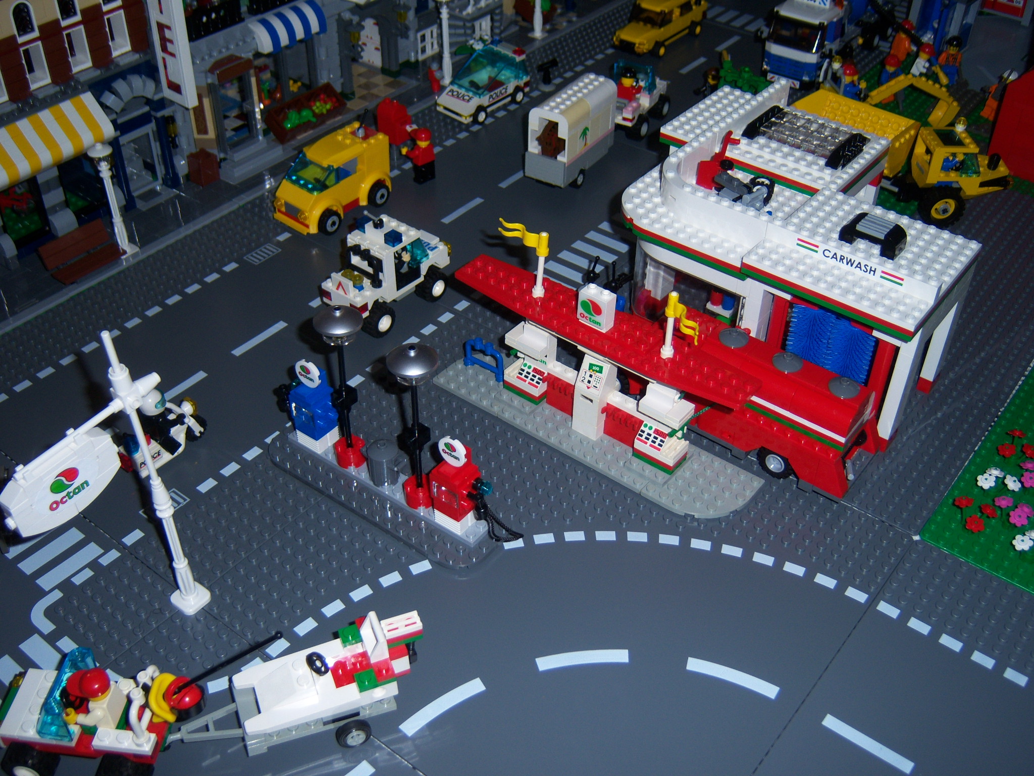 2008-08_city.gas_station_-_1.jpg