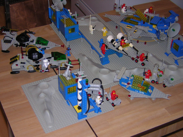 legoclassicspace1.jpg