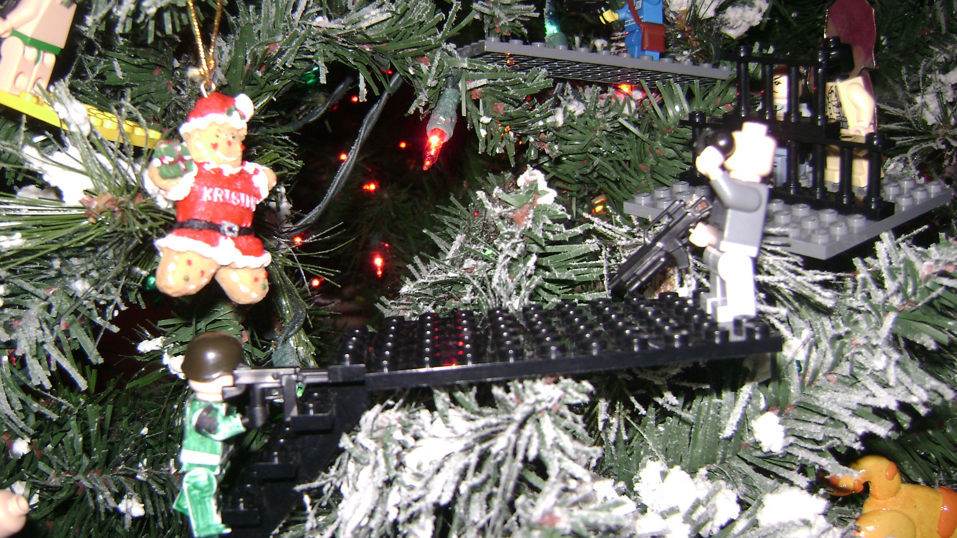 lego_brickarms_battle_of_the_christmas_tree_004.jpg