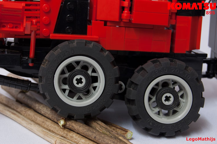 13_komatsu_895_wheel_suspension.jpg