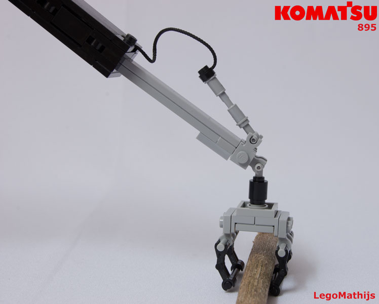 17_komatsu_895_telescopic_boom_with_grapple.jpg