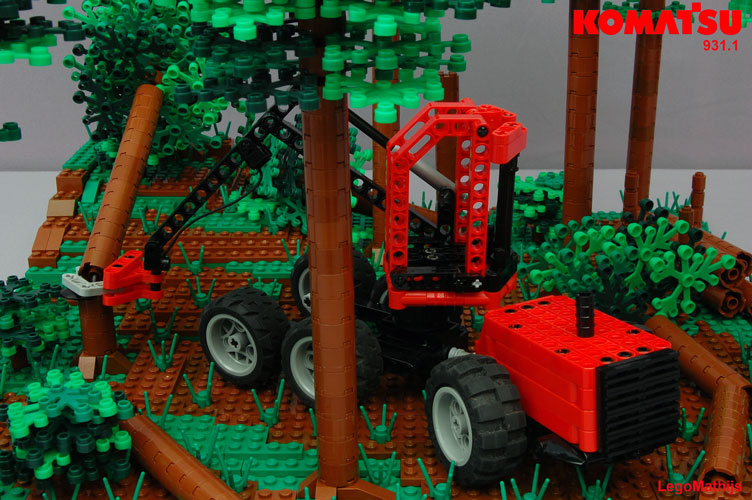 05_komatsu_931.1_cutting_a_tree.jpg