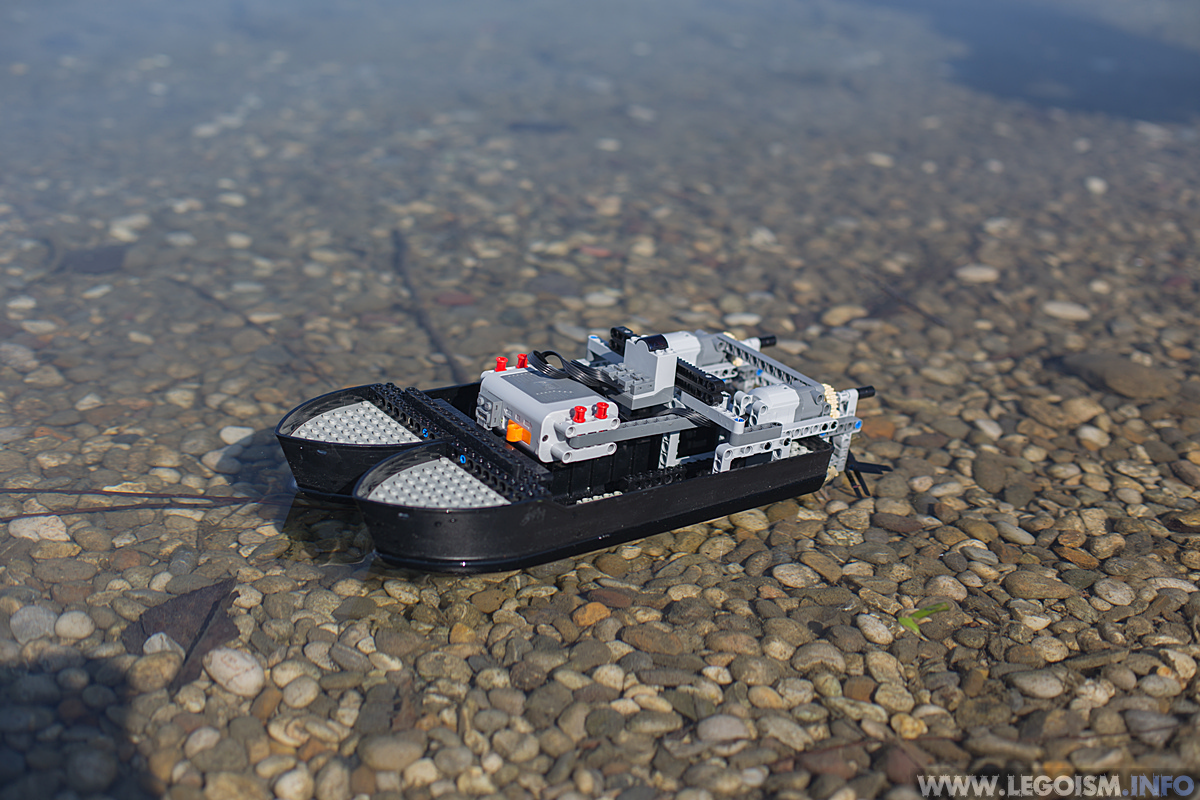 lego_catamaran_boat_legoism4.jpg