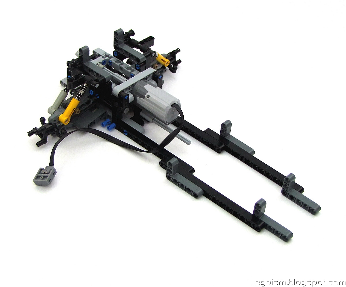 lego-technic_tgb-supercar_progression1.jpg