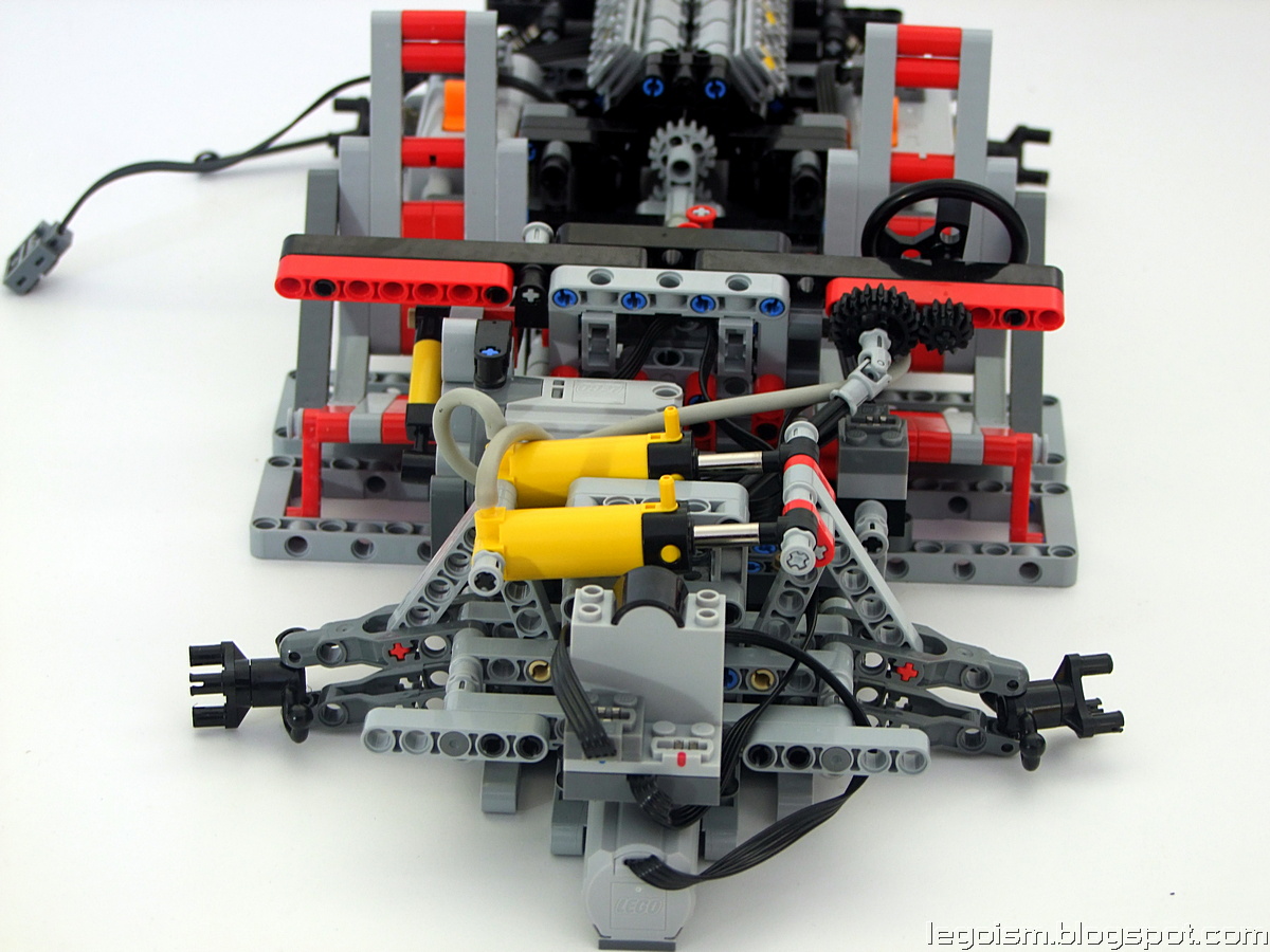 lego-technic_tgb-supercar_progression6.jpg