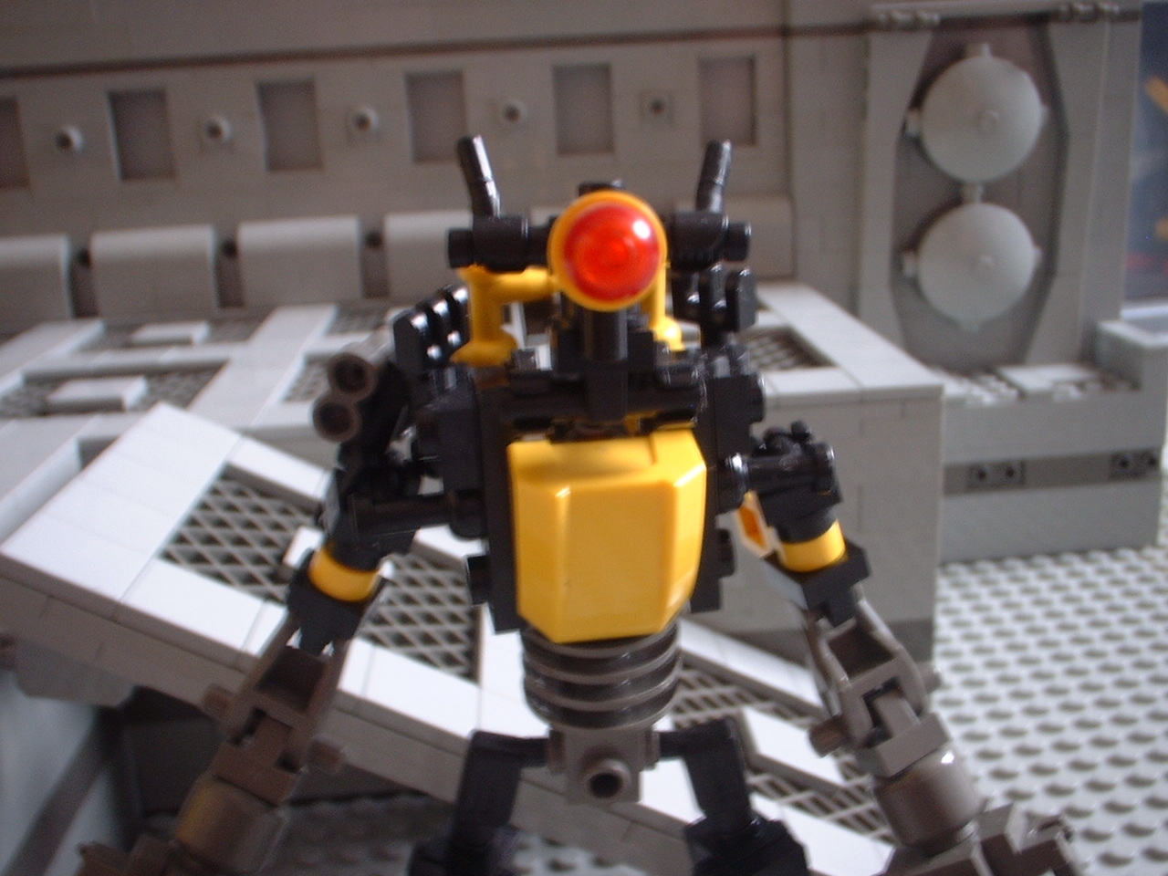 blacktron_robot_02.jpg