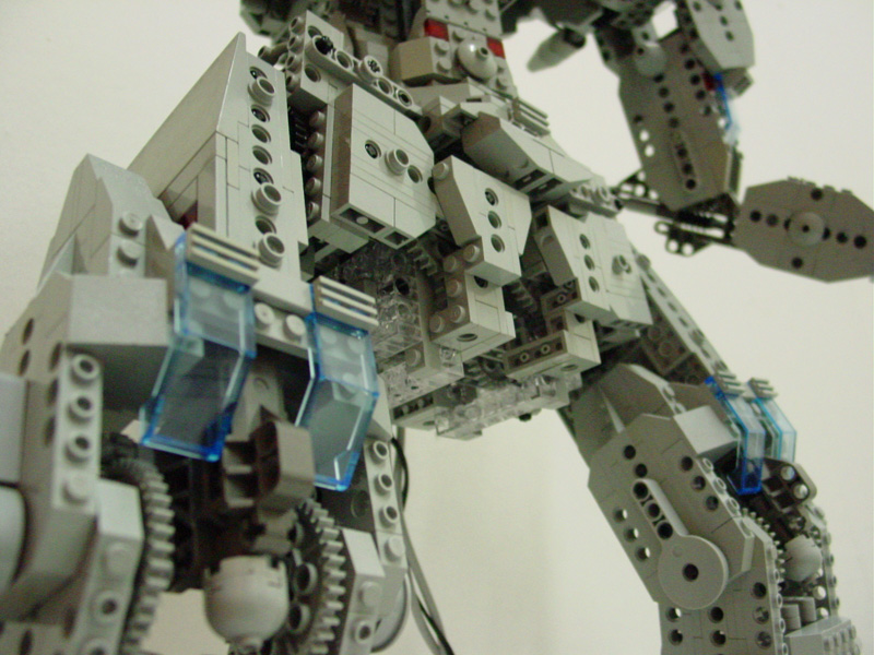 15-beeesh-mecha-tech.jpg