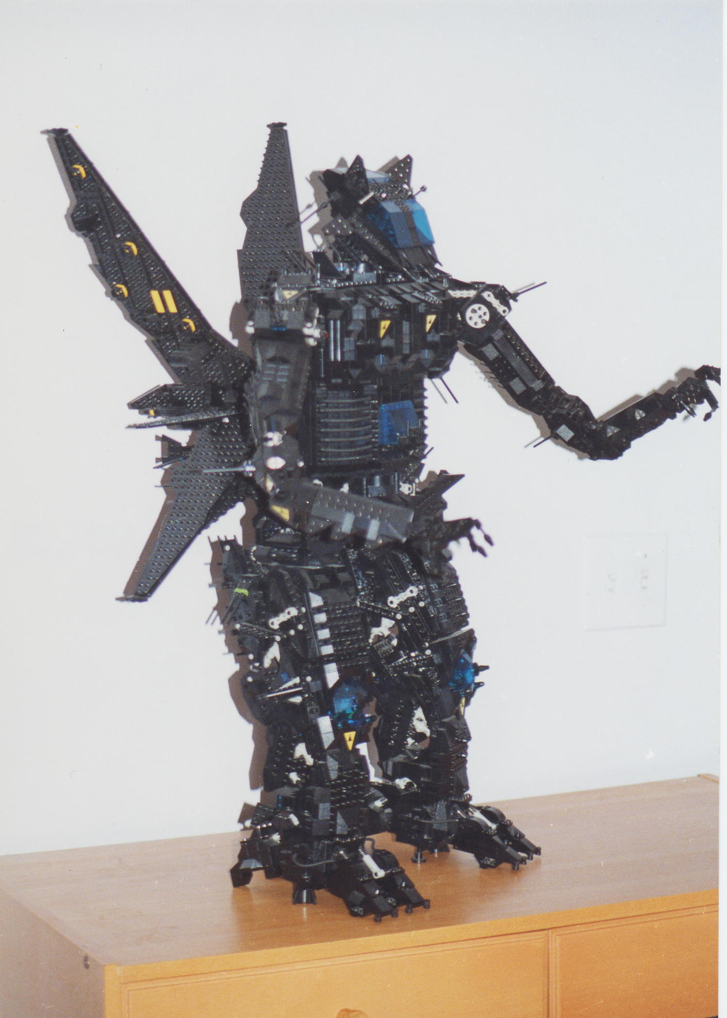 1black-robot-big1.jpg