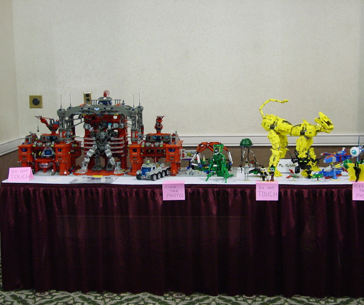 14-philcon-2004-1-sat-display.jpg