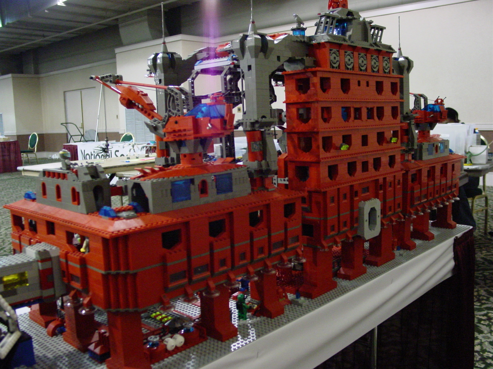 41-philcon-2004-1-sat-moonbase-mech-bay-07-big.jpg
