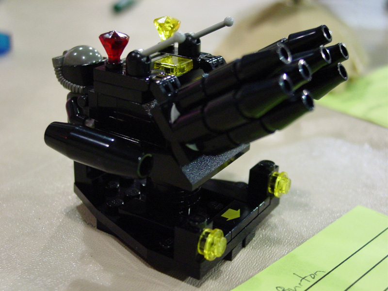 50-philcon-2004-1-sat-crowd-build.jpg