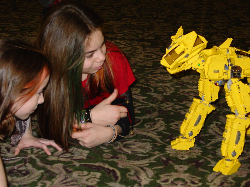 54-philcon-2004-2-sun-mr-krinkle-encounter.jpg