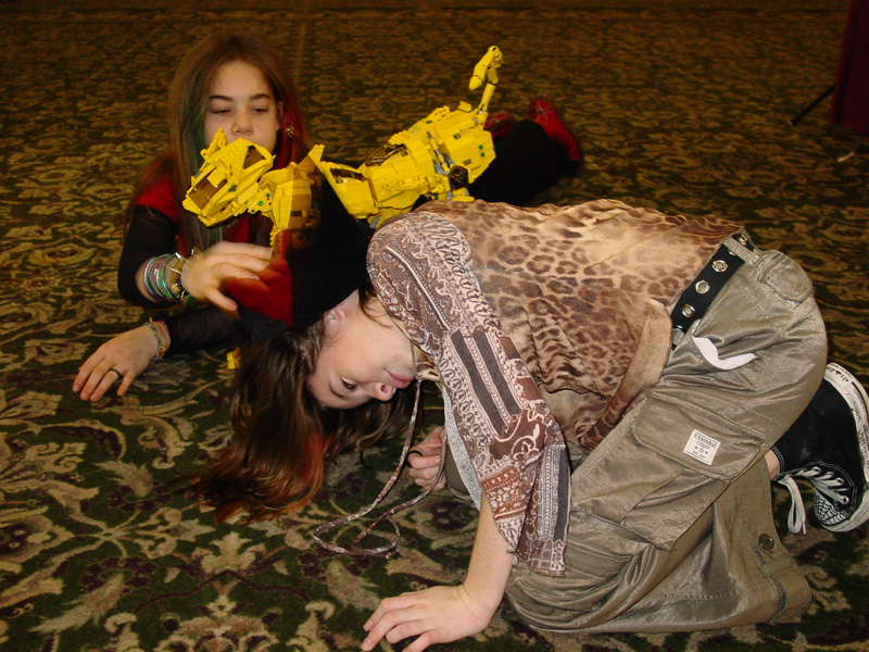 62-philcon-2004-2-sun-mr-krinkle-encounter-strange.jpg