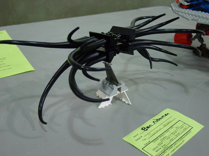 75-philcon-2004-2-sun-crowd-build-shadow-vessel.jpg