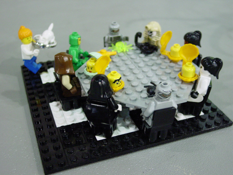 76-philcon-2004-2-sun-crowd-build.jpg