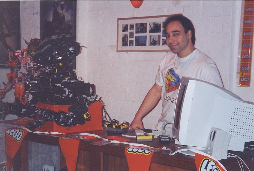1legomaster-booth.jpg