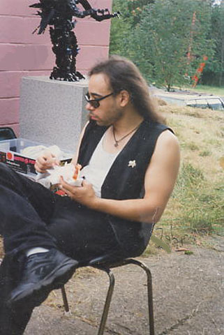 la-di-da-1996-legomaster-z-321x480-eating.jpg